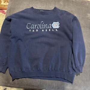 Vintage 90s Champs Sports University of North Carolina Tar Heels crewneck mens
